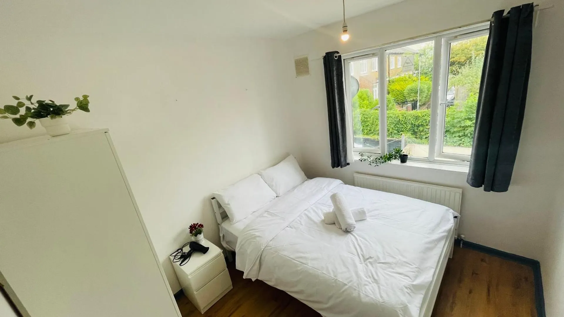 Double Room Near Canary Wharf 32 London 0*,